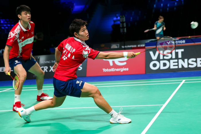 包含马来西亚队完胜丹麦队，黄鸭组合高光表现的词条