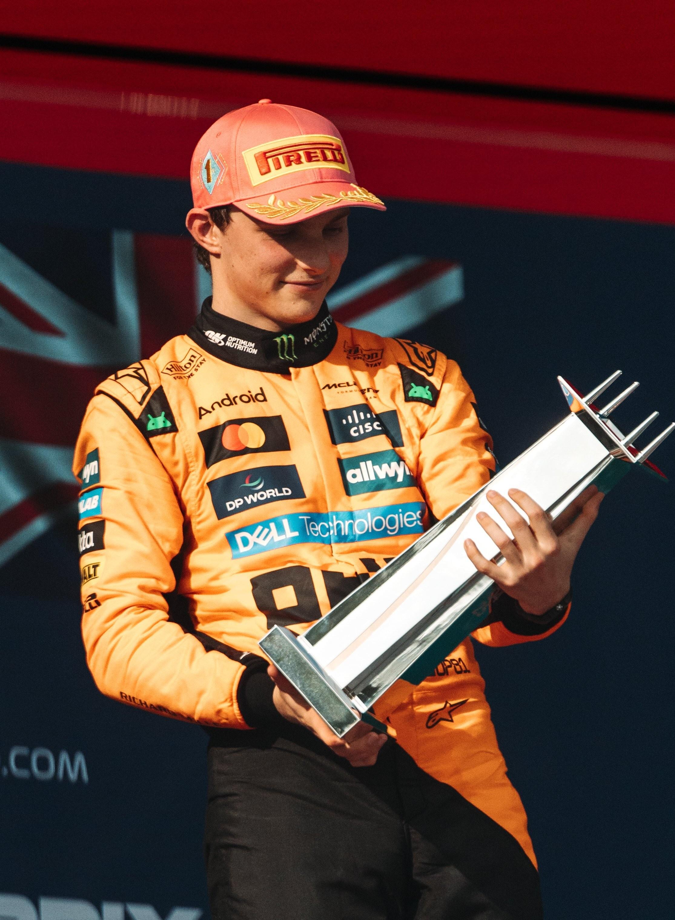 关于阿斯顿马丁翻盘迈凯伦，拉塞尔扛起全队的信息