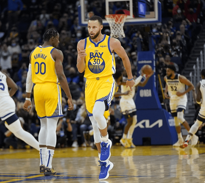 红牛二队完胜索伯车队,拉塞尔统治全场的简单介绍 红牛二队完胜索伯车队,拉塞尔统治全场的简单介绍