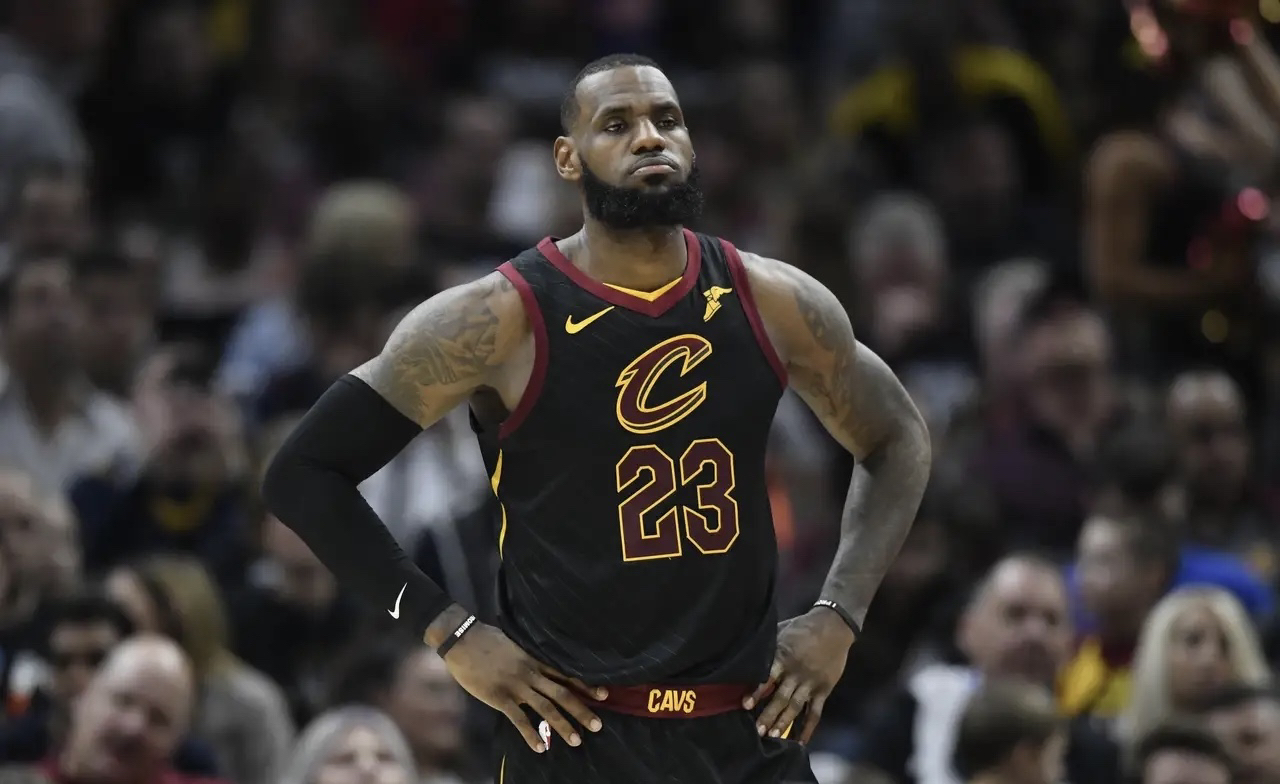 骑士鏖战步行者，詹姆斯刷新纪录