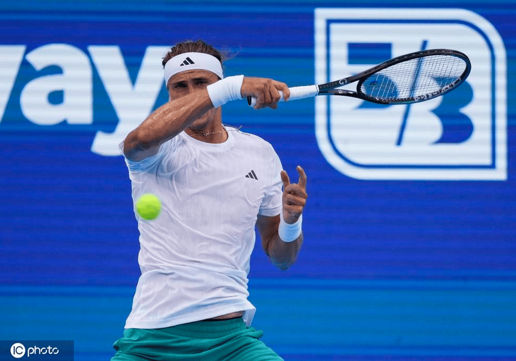 美网鏖战温网，兹维列夫统治全场