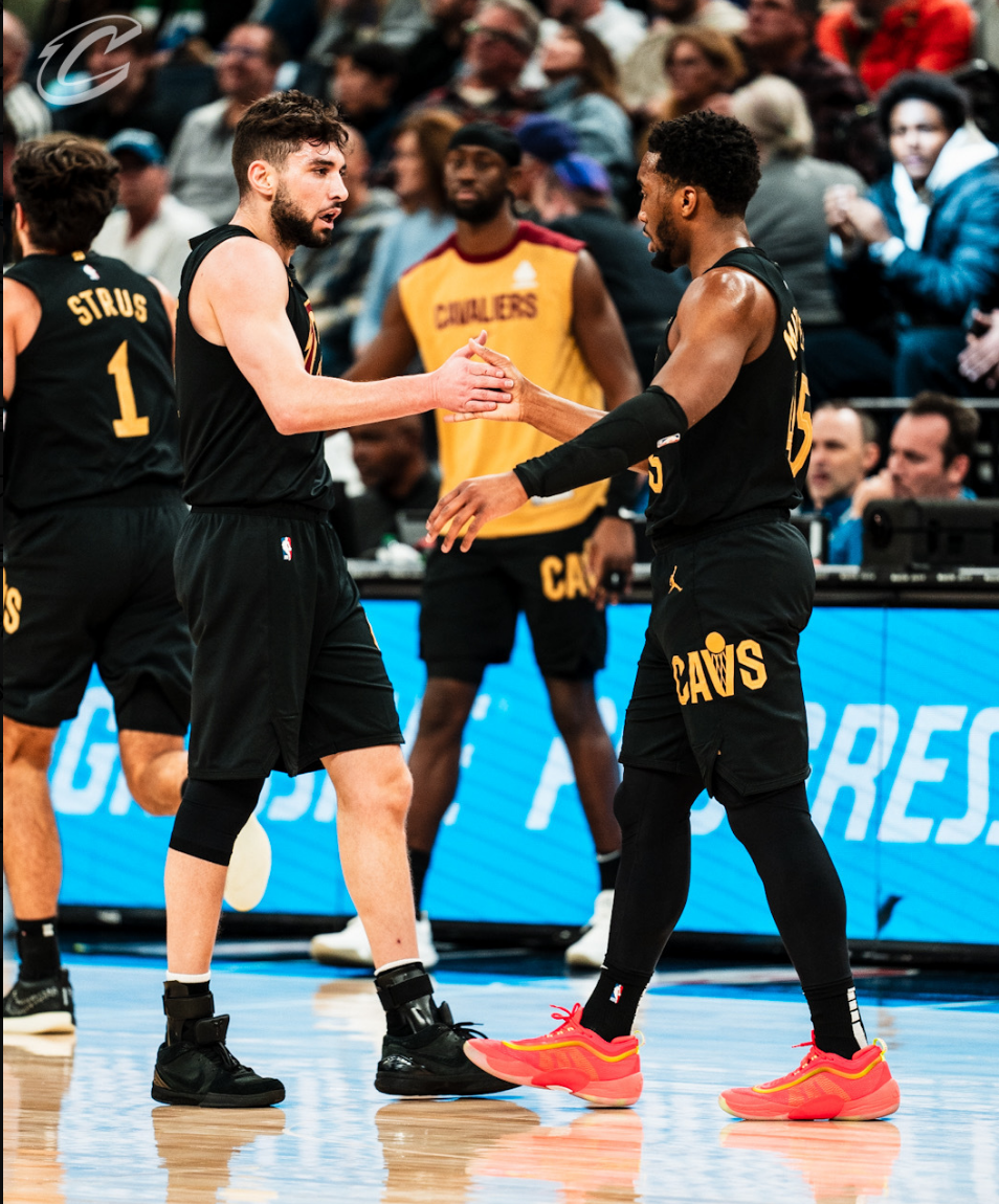 勇士鏖战福建队，米切尔刷新纪录