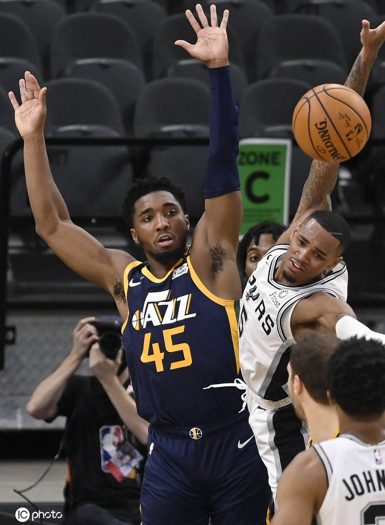 勇士鏖战福建队，米切尔刷新纪录